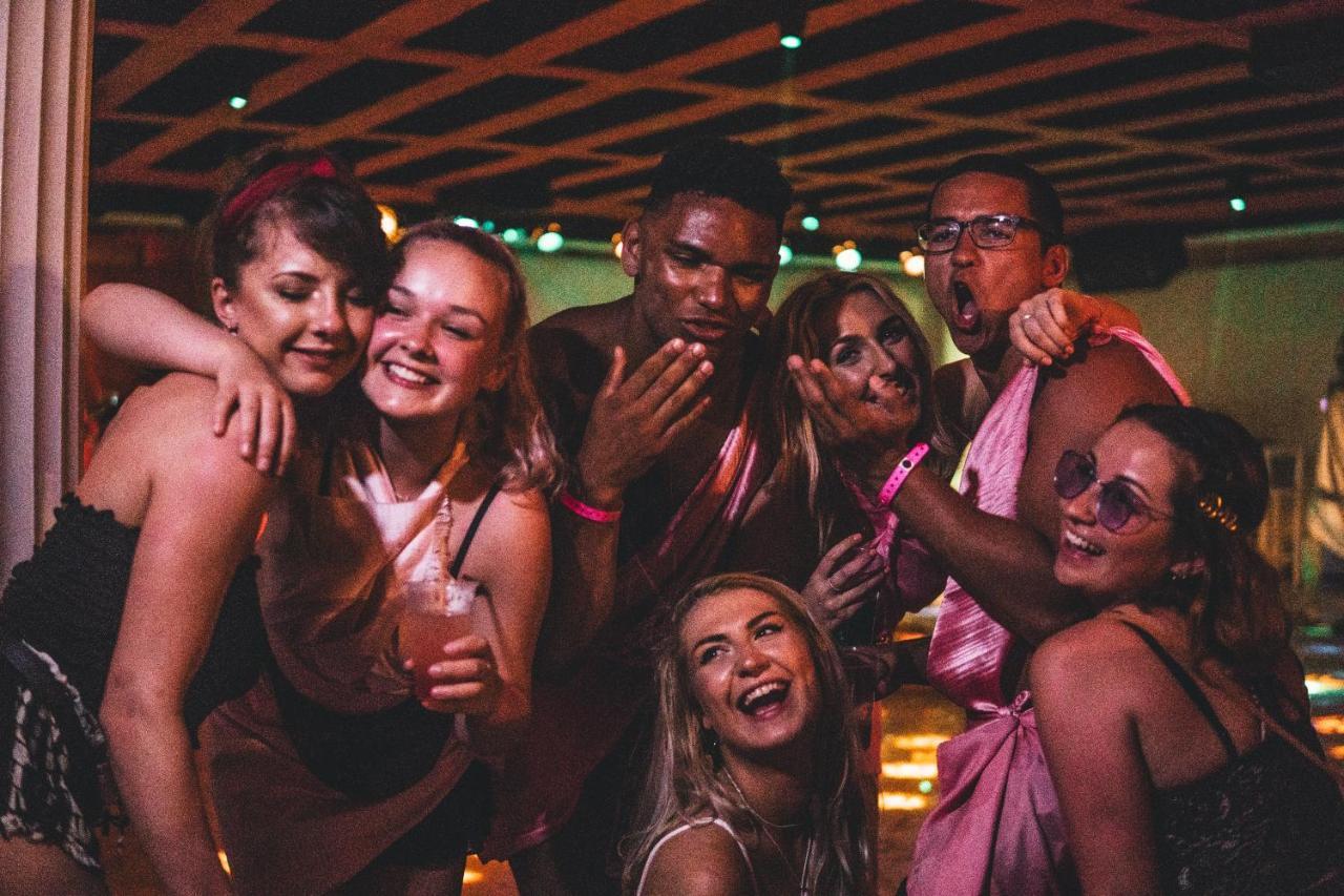 The Pink Palace Hostel Агиос-Гордиос Экстерьер фото