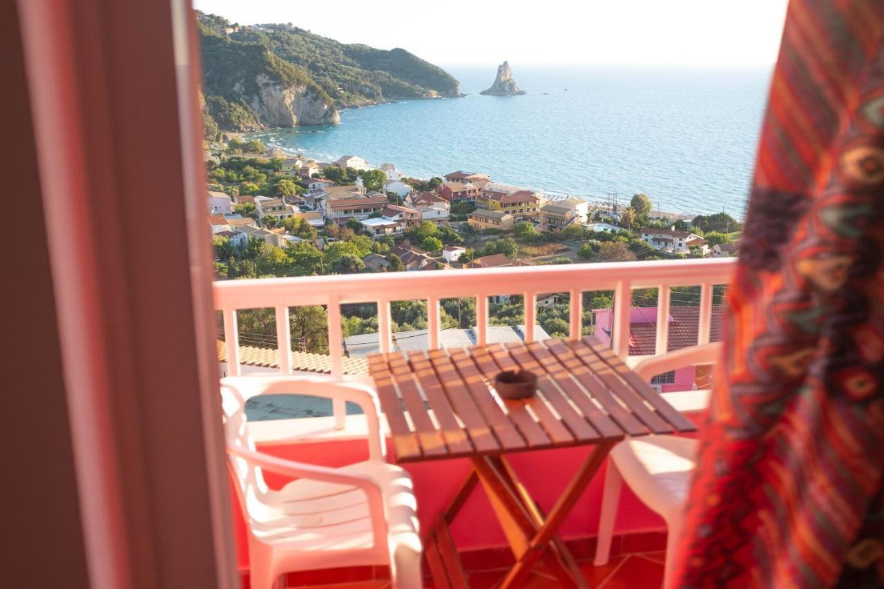 The Pink Palace Hostel Агиос-Гордиос Экстерьер фото