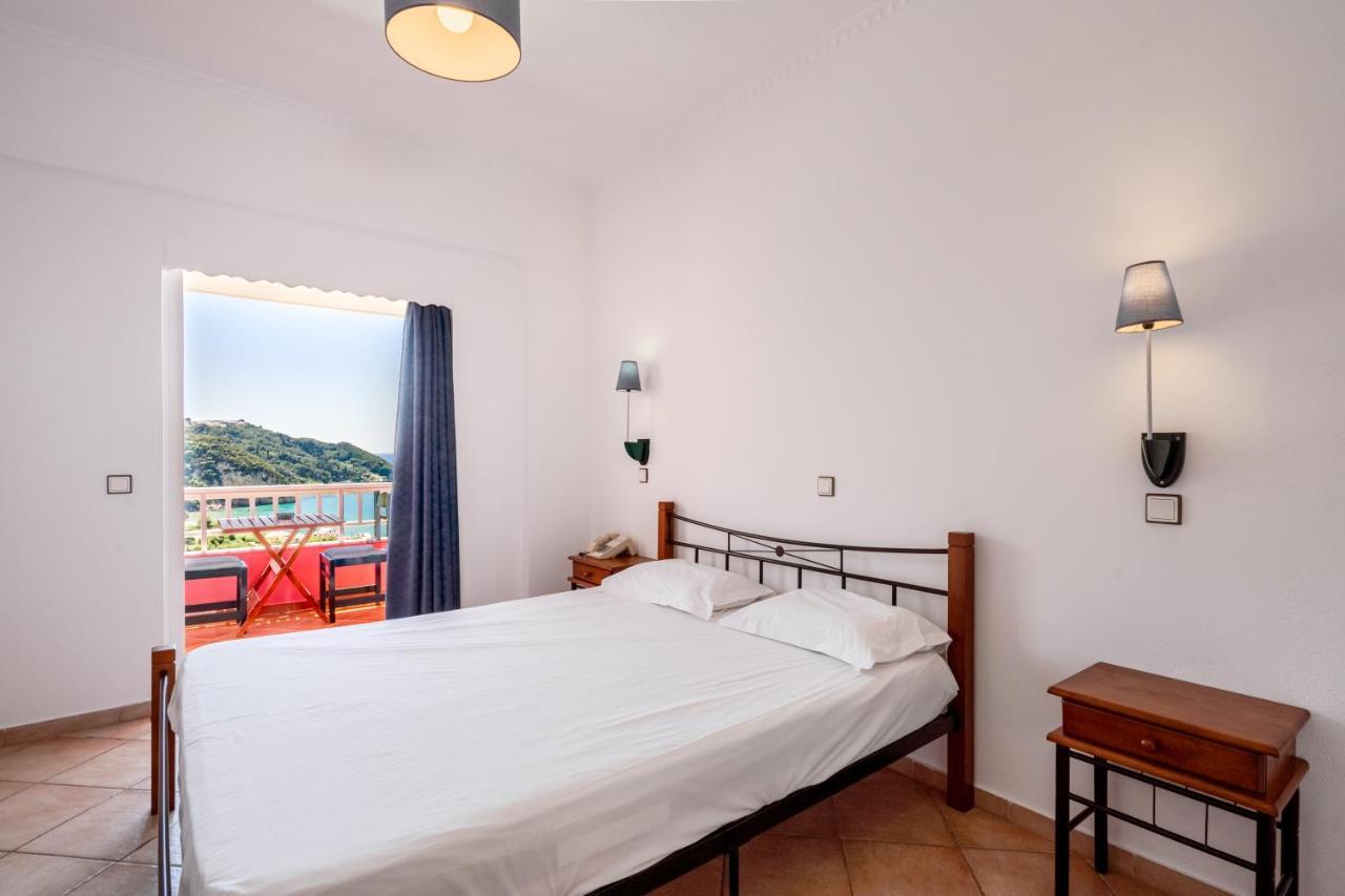 The Pink Palace Hostel Агиос-Гордиос Номер фото