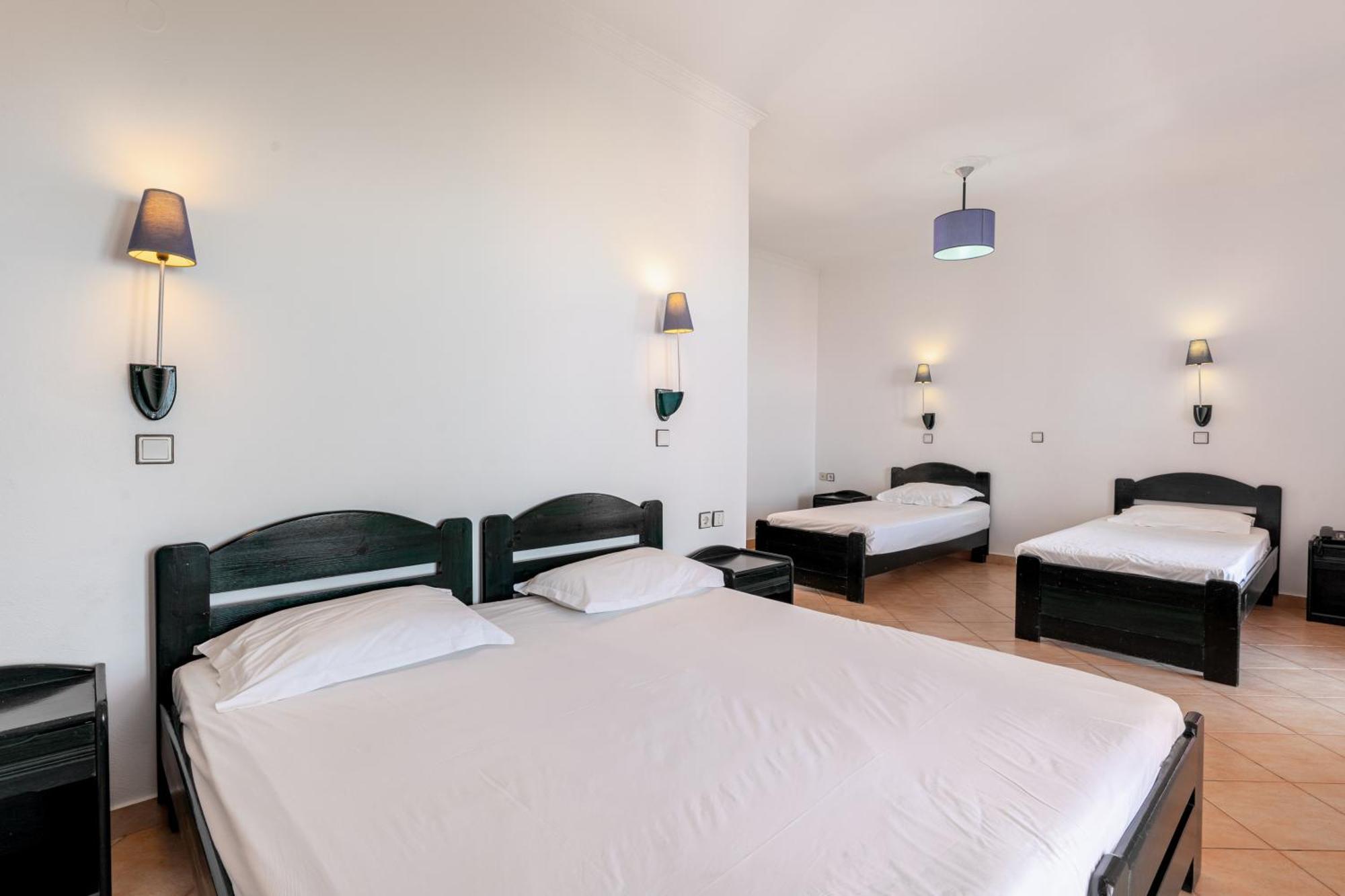 The Pink Palace Hostel Агиос-Гордиос Номер фото