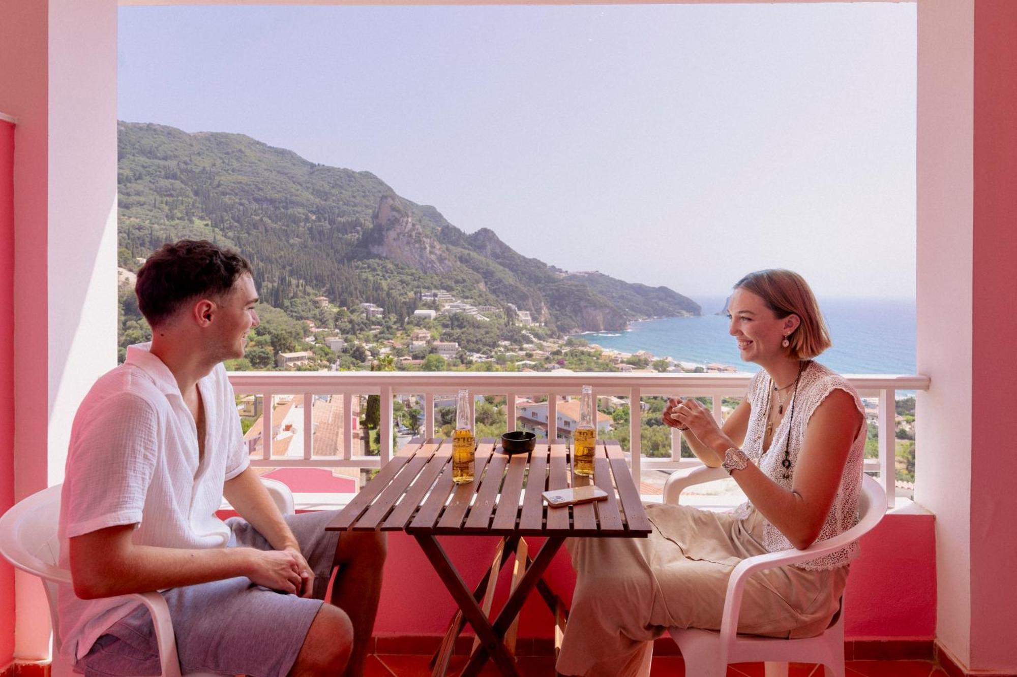 The Pink Palace Hostel Агиос-Гордиос Экстерьер фото