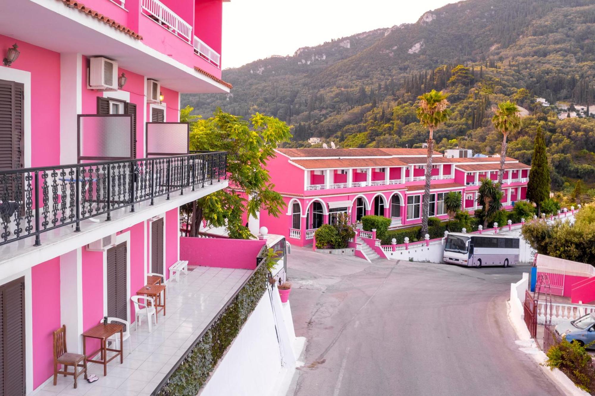 The Pink Palace Hostel Агиос-Гордиос Экстерьер фото